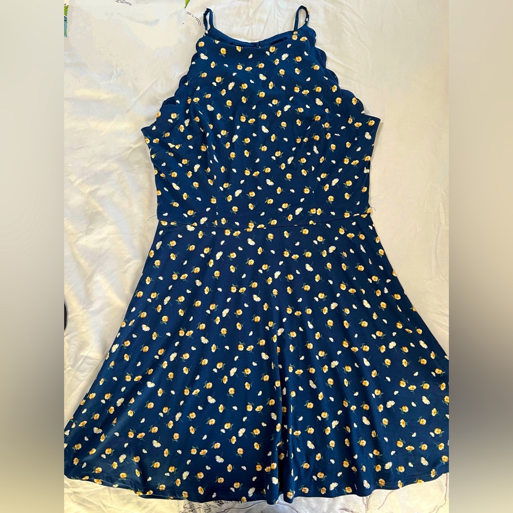 NWOT, the General Good scallop detail mini dress floral size XL